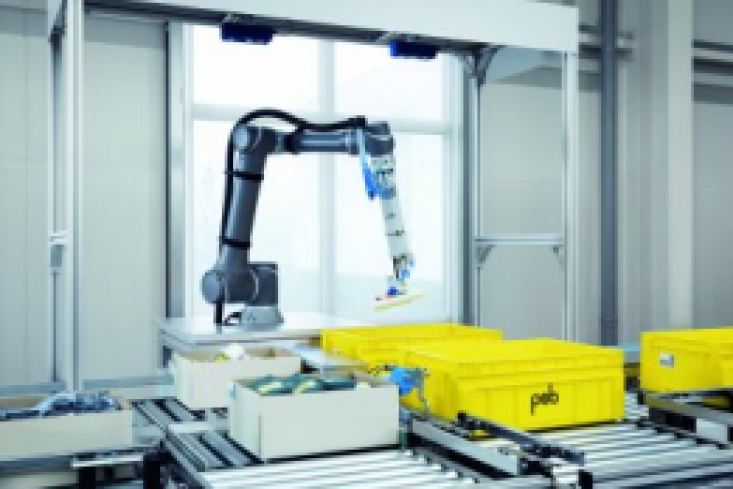 The robot picks up unknown products from bulk material and places them in the target container - 300-500 parts/h depending on the gripping object