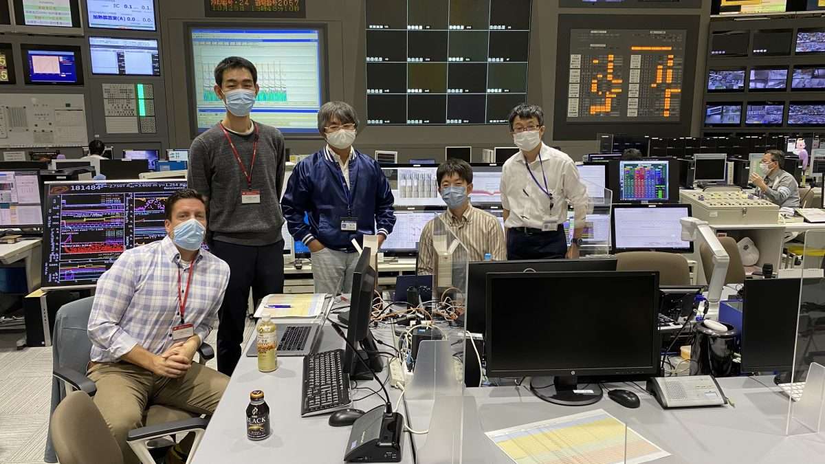 The-team-in-NIFS-Large-Helical-Device-LHD-Control-Room-scaled