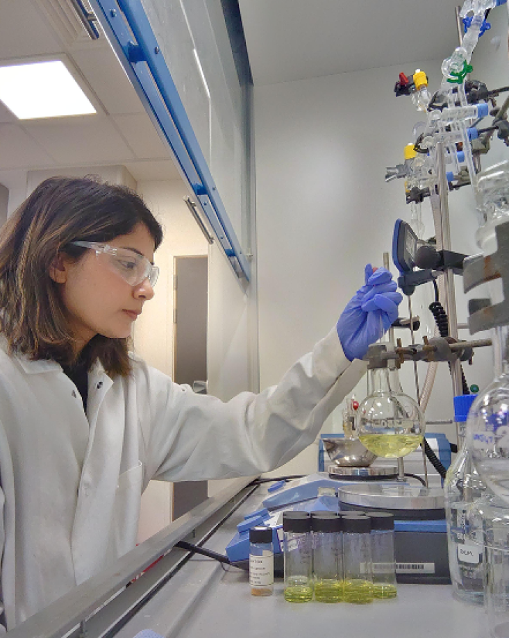 Lab scientist at LightOx