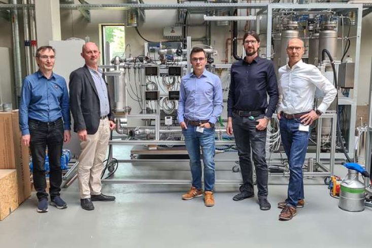 From left to right: Dr. Valerii Danilov, Fraunhofer Institute, Simulations, Dr. Gunther Kolb, Fraunhofer Institute, Head of Business Division Energy, Robert Jozsa, Parker EMFE, Product Manager Alternative Technology, Dr. Jonas Schramm, Fraunhofer, Hydrogen Technology Group, Burkhard Hartmann, Parker EMFE R&D Stuttgart Officer