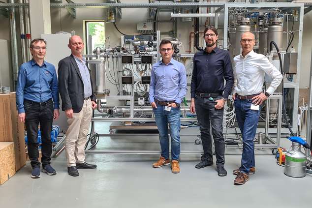 From left to right: Dr. Valerii Danilov, Fraunhofer Institute, Simulations, Dr. Gunther Kolb, Fraunhofer Institute, Head of Business Division Energy, Robert Jozsa, Parker EMFE, Product Manager Alternative Technology, Dr. Jonas Schramm, Fraunhofer, Hydrogen Technology Group, Burkhard Hartmann, Parker EMFE R&D Stuttgart Officer